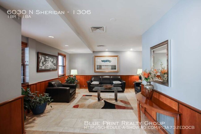 Building Photo - 1 bedroom  1 bath Condo with Lake front views