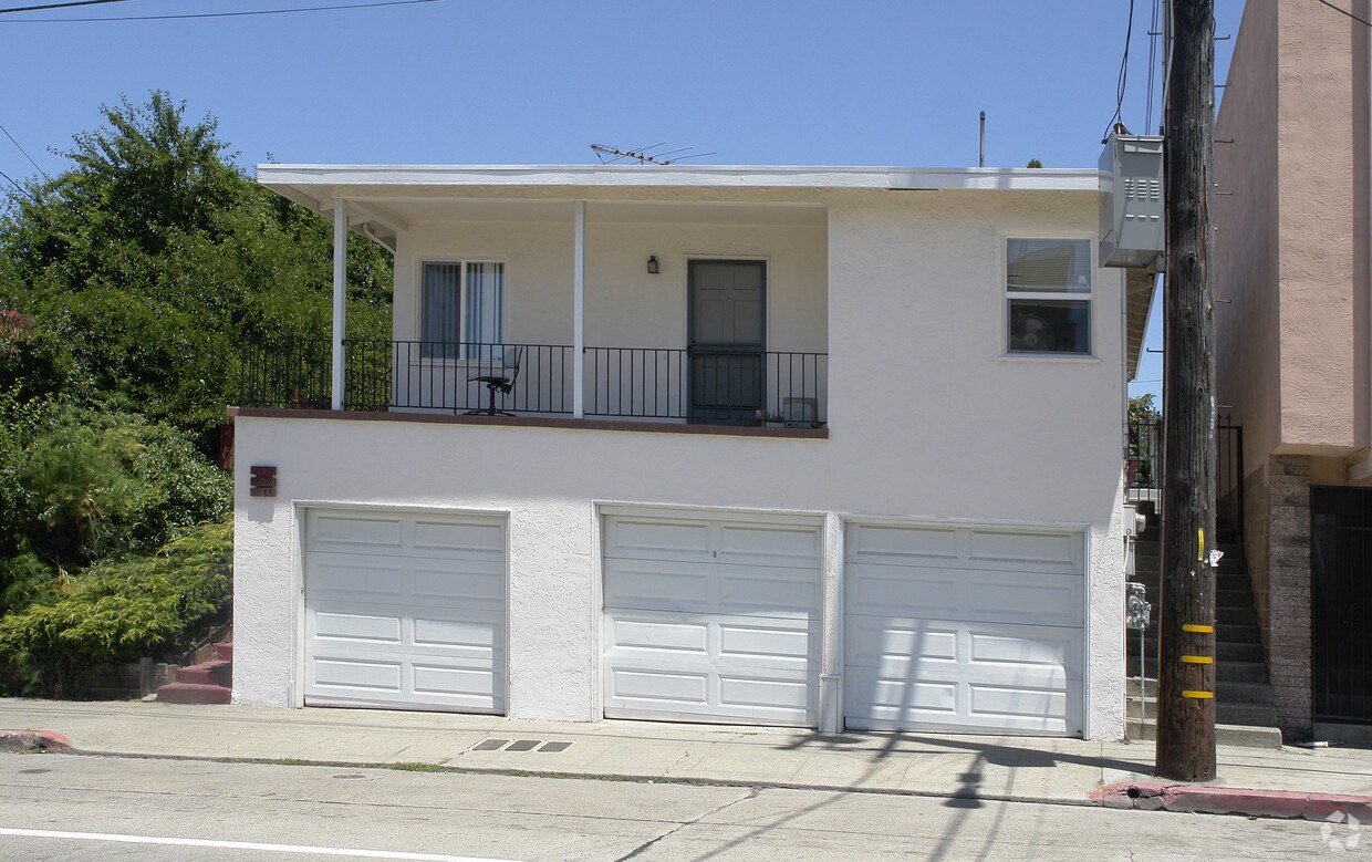 Building Photo - 3034-3038 Macarthur Blvd