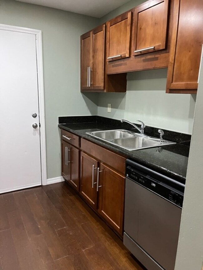 Photo - 1954Conway2 Apartment