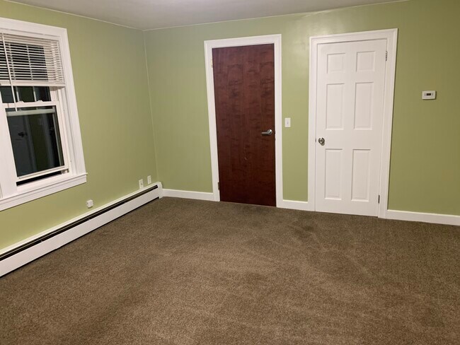 Living room - 79 E Barrows St