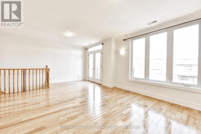 Building Photo - 846 Ossington Ave