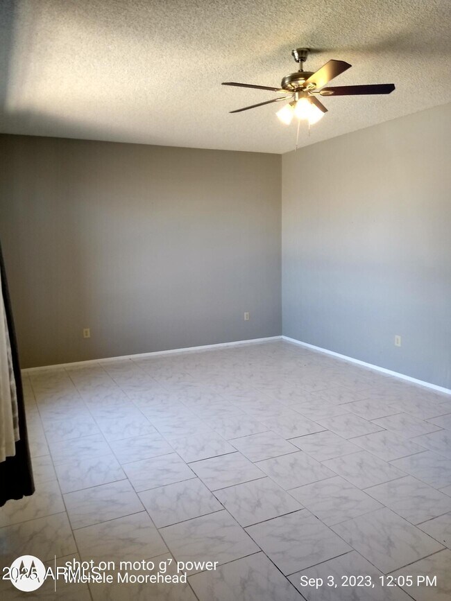 Foto del edificio - 10631 W Edgewood Dr