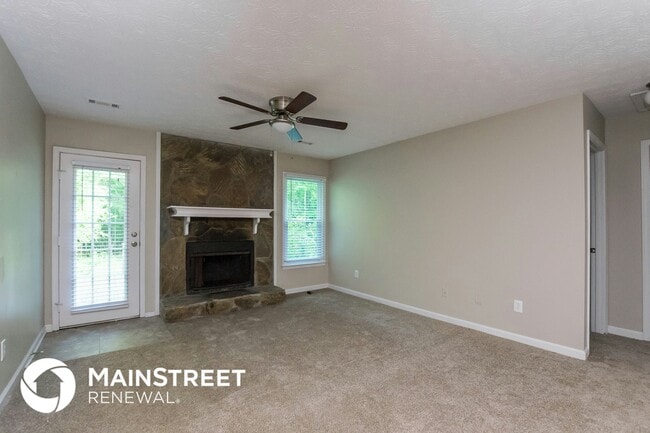 Foto del edificio - 8693 Collins Dr