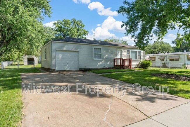 Building Photo - 662 Gleason Dr
