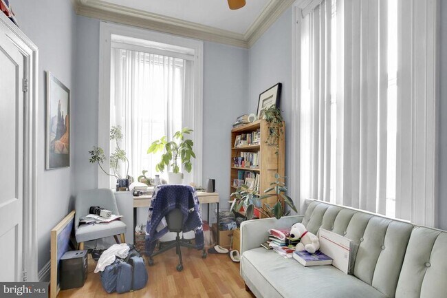 Foto del edificio - 3017 W Girard Ave