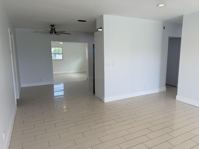 Building Photo - 640 W 34th St