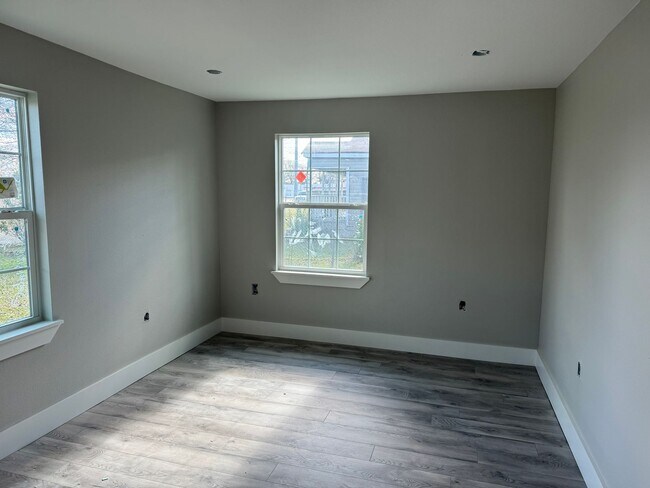 Building Photo - 3/1 PTISD Fenced yard Pet Friendly