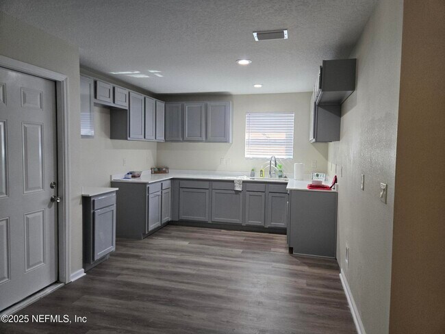 Foto del edificio - 5738 Moncrief Rd