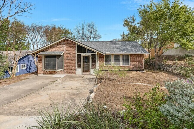 Building Photo - 3404 Plantation Rd
