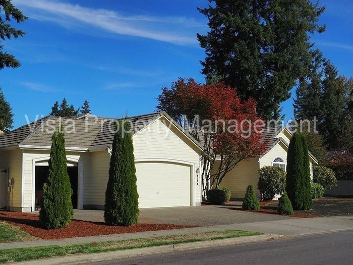 Primary Photo - 9208 Vancouver Dr NE