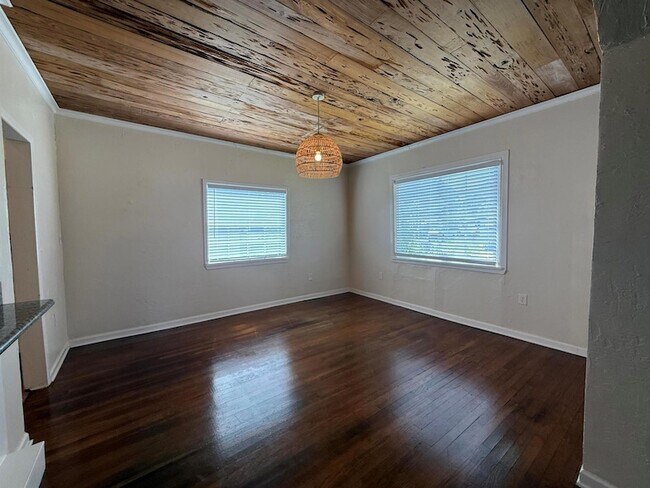 Building Photo - 359 Greenbriar Dr