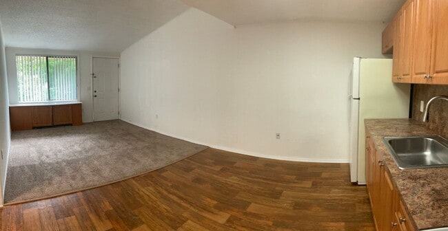 Building Photo - Spacious 1/1 in a great Tamarac location! ...