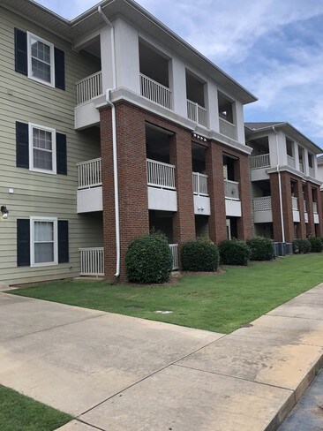 Foto del edificio - 3218 Veterans Memorial Pkwy