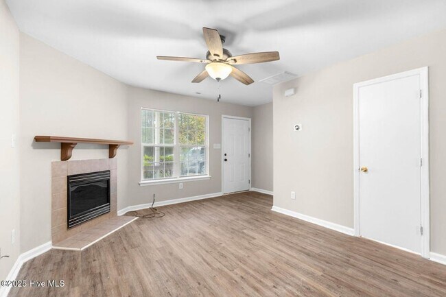 Foto del edificio - Updated Townhome In Hunters Creek