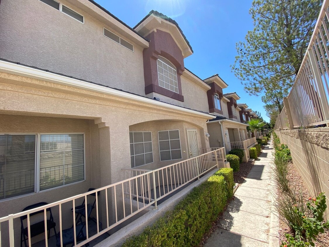 Primary Photo - Charming 2 Bed/3Bath/2 Car Garage, Townhome nestled in this beautiful Summerlin North Gated Commu...