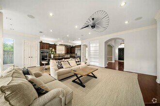 Building Photo - 11530 Legend Manor Dr
