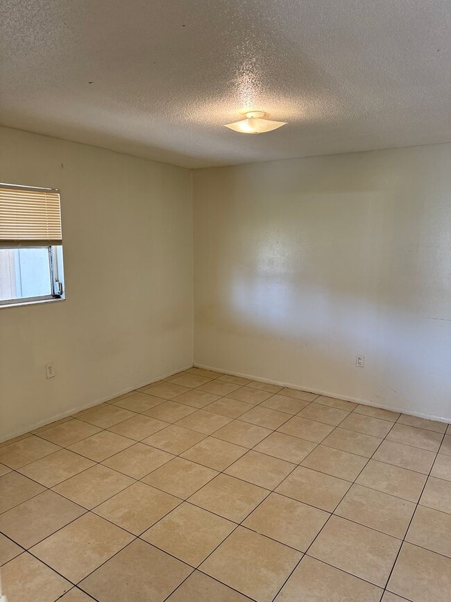 Building Photo - JONAm Duplex 903 66th Ave W Bradenton (OWN...