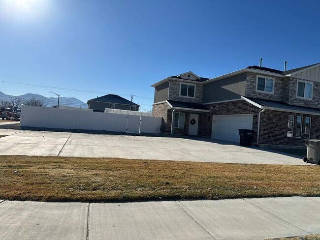 Foto del edificio - Charming 4BR Townhome in Springville