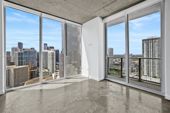 Foto del edificio - 151 SE 1st St