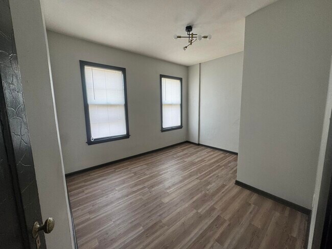 Foto del edificio - 2431 S 34th St