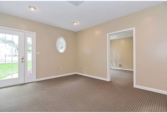 Building Photo - 185 June St