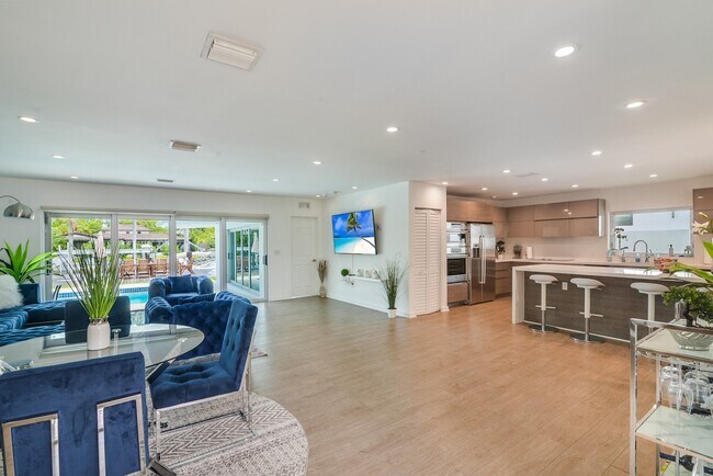 Foto del edificio - 2380 Magnolia Dr