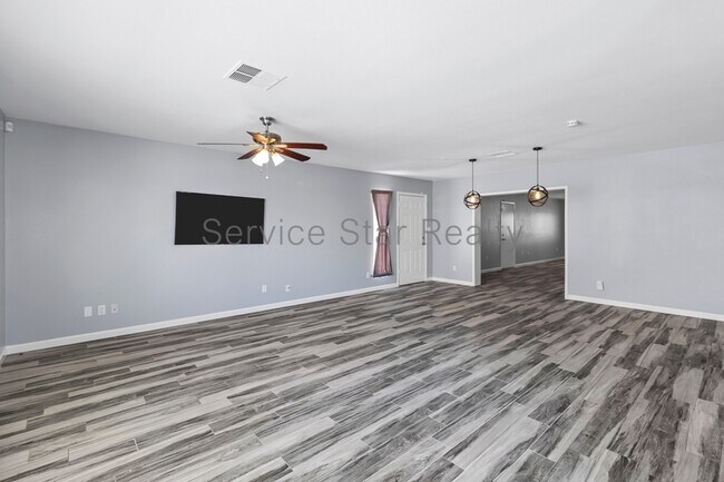 Building Photo - 5440 W Saguaro Dr