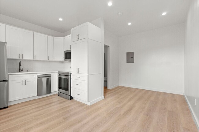 Foto del interior - Private Bungalow w/ Yard! Move in Today