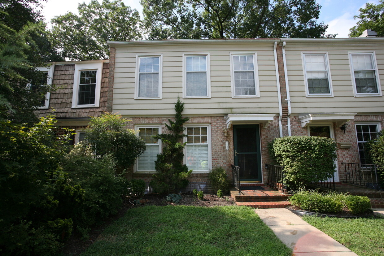 Primary Photo - Crofton Triangle Townhome