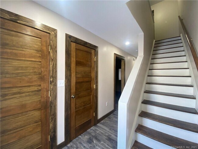 Foto del edificio - 715 Frenchtown Rd