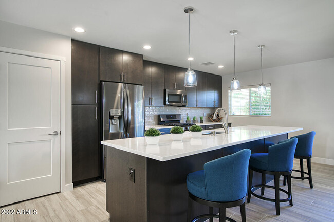 Foto del edificio - 4233 E Mulberry Dr