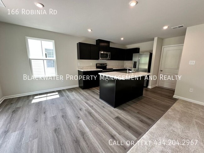 Building Photo - 166 Robinia Rd