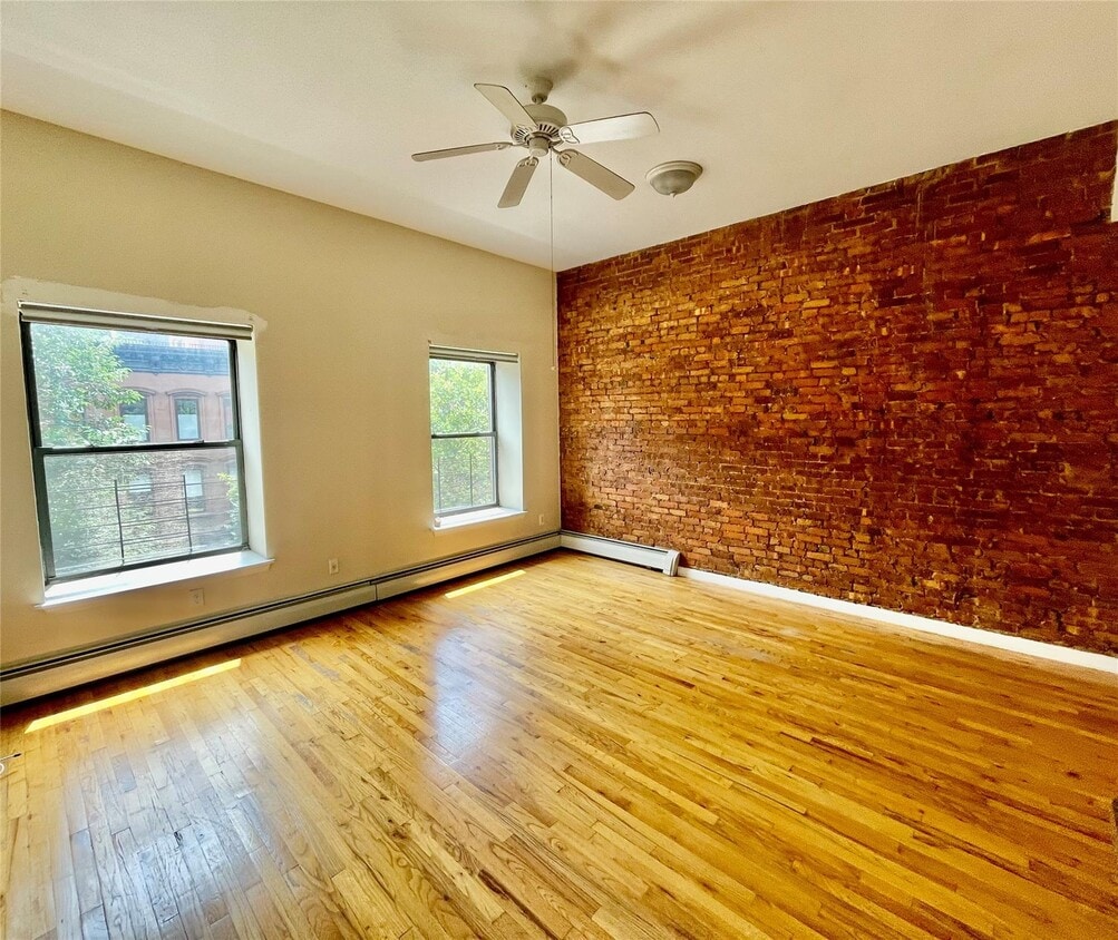 Primary Photo - 25 E 126th St