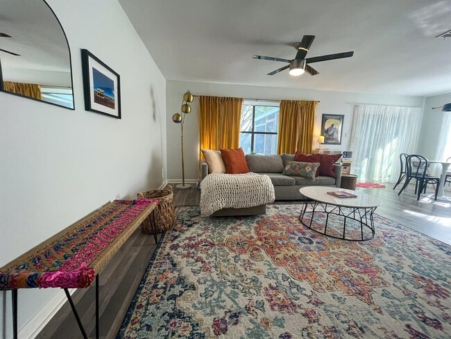 Foto del edificio - 2511 E Stassney Ln