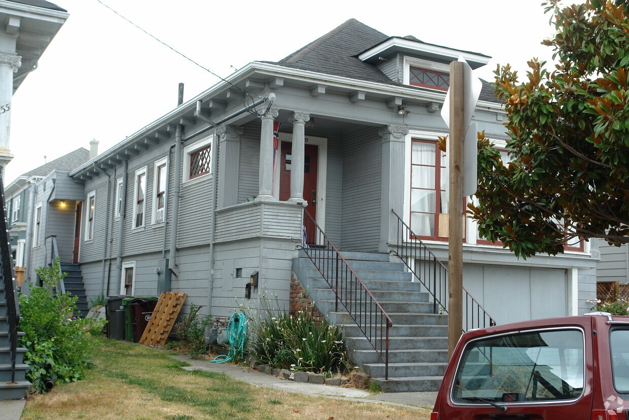 Foto del edificio - 659 63rd St