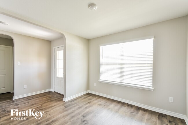 Building Photo - 6502 Hoffman Pln