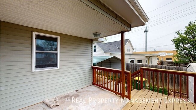 Building Photo - 3 Bed 1 Bath Home near Downtown Sioux Falls!