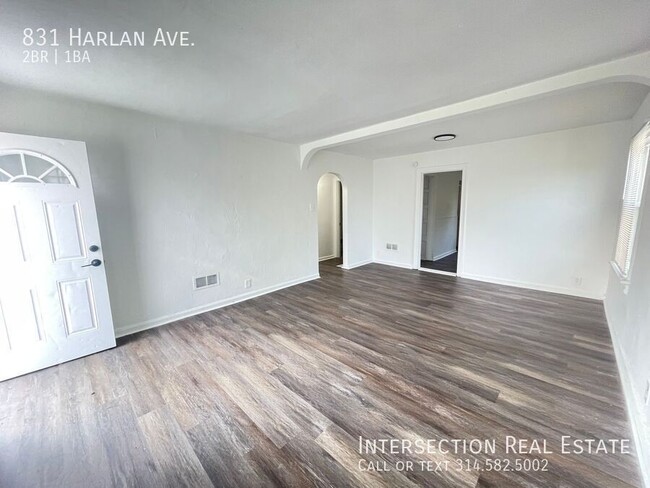 Building Photo - Section 8 Approved! Fully Renovated 2Bed/1...