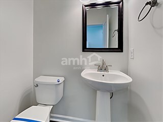 Foto del edificio - 1361 Hermitage Ln