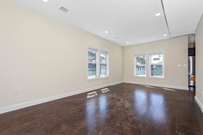 Building Photo - 72 Stanley Ave