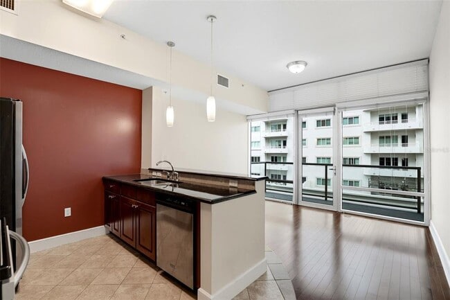 Building Photo - 101 S Eola Dr