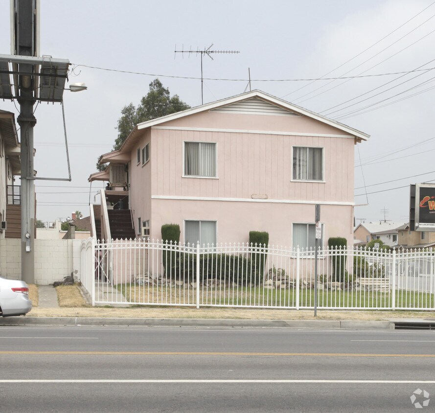 Foto del edificio - 11401 Sherman Way