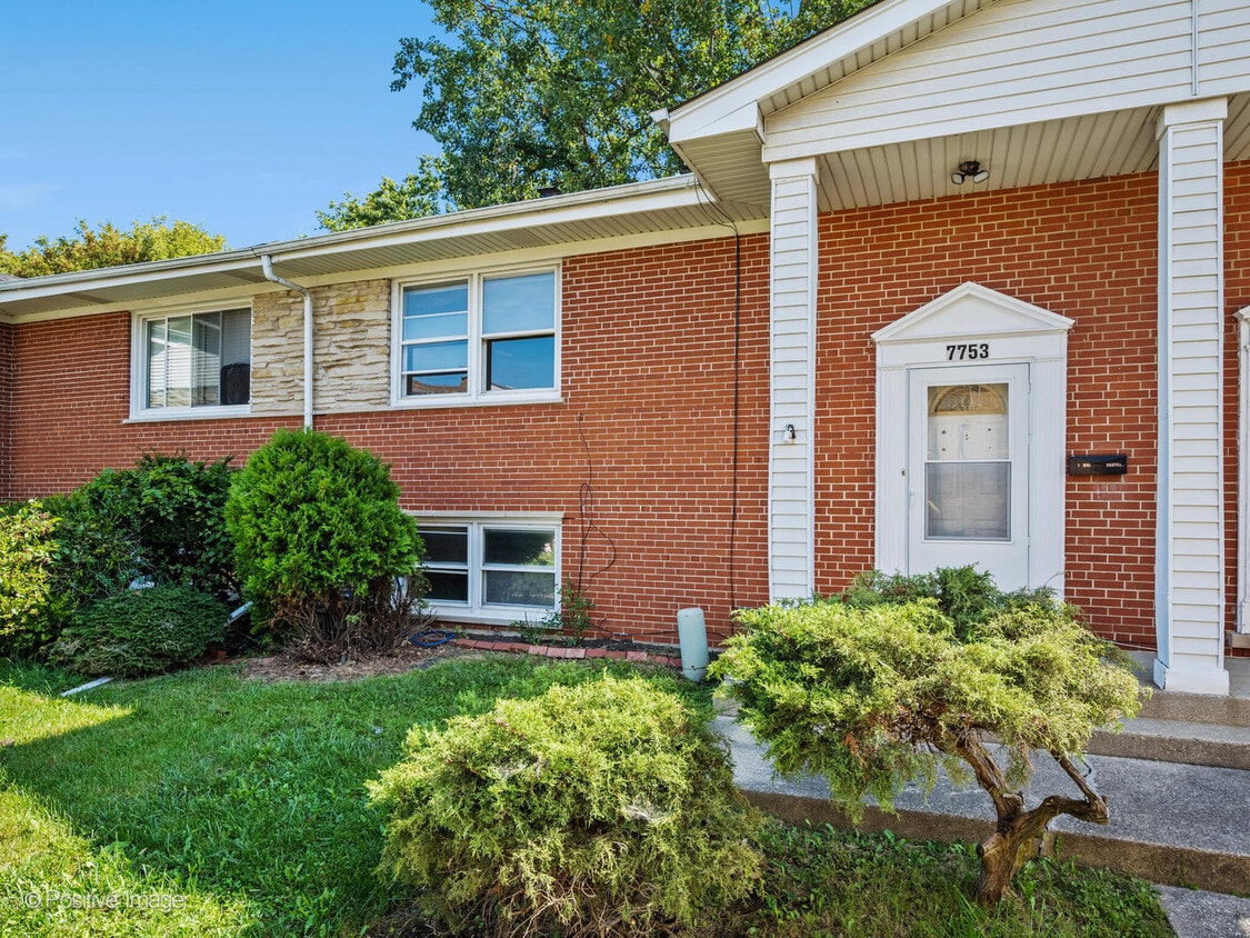 Primary Photo - 7753 N Nordica Ave