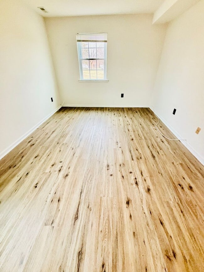 Building Photo - 1959 Main Ave