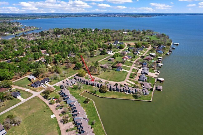Foto del edificio - 100 Edgewater Dr