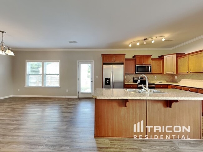 Building Photo - 10204 Daniel Dwayne Dr