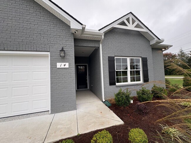 Foto del edificio - BRAND NEW 3 Bed 2 Bath Home with Fenced in...