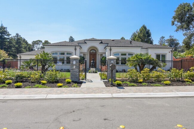 Building Photo - 1505 Wedgewood Dr