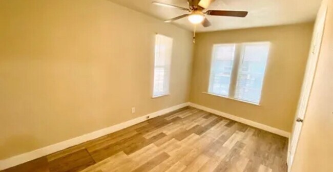 Building Photo - Large 2 Bedroom House