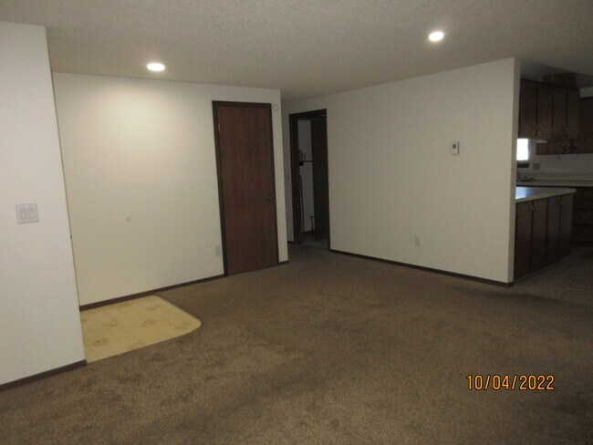 living room, view to hall - 23119 E Sinto Ave